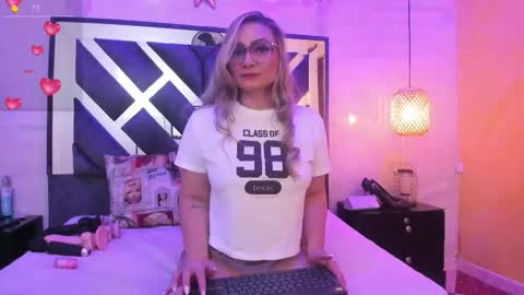 Snapshot of annie_vega17 chatting on 02.08.26 annie_vega17 online show from 02.08.26