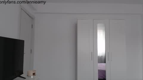 Annie online show from 12.12.24