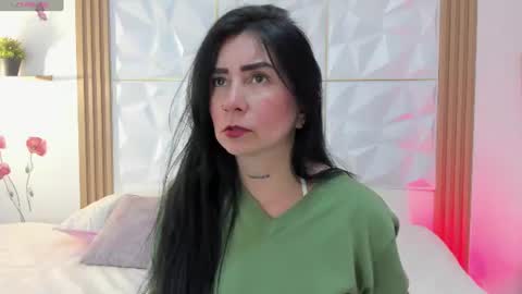 Snapshot of anniee_333 chatting on 06.26.26 online show from 06.26.26