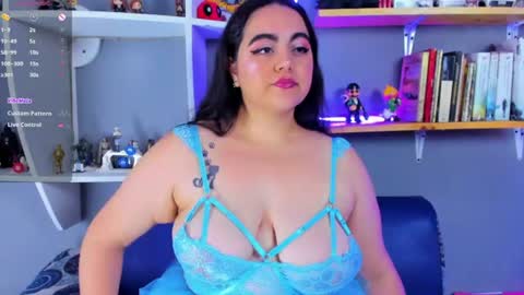 Snapshot of annieesweett_ chatting on 06.25.26 Annie Sweet Cherry online show from 06.25.26