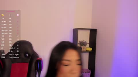 Snapshot of anniejasmin_ chatting on 01.04.25 A N N I E online show from 01.04.25