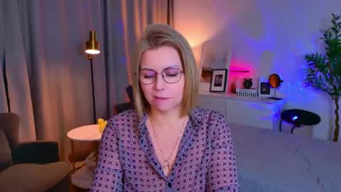 Annie online show from 04.25.26