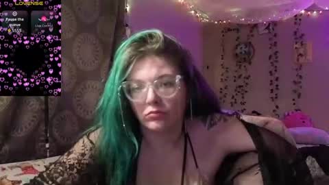 Snapshot of anniemarie445 chatting on 07.31.26 Darlingskiesxo online show from 07.31.26