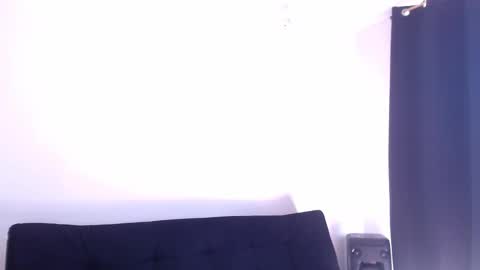 Snapshot of anniewine__ chatting on 12.01.25 ANNIE WINE online show from 12.01.25