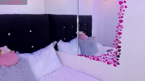 Annie Evans  online show from 03.16.26