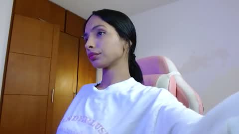 AnnaS online show from 11.22.25