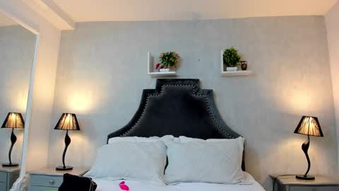 Anntonia Woods  online show from 12.11.24