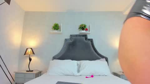 Anntonia Woods  online show from 12.23.24