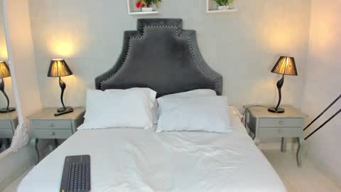 Anntonia Woods  online show from 12.26.24