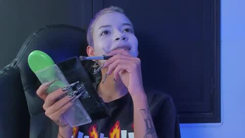 Snapshot of anny_kiitty_ chatting on 11.28.25 Anny online show from 11.28.25