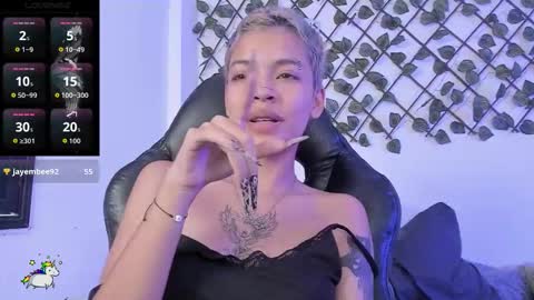 Snapshot of anny_kiitty_ chatting on 12.13.25 Anny online show from 12.13.25