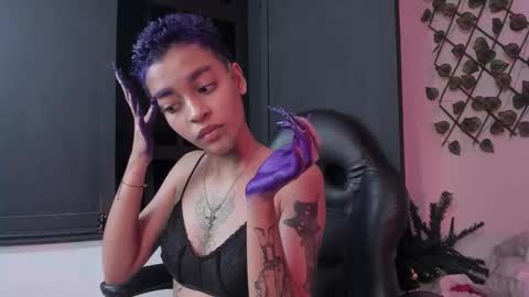 Snapshot of anny_kiitty_ chatting on 12.17.25 Anny online show from 12.17.25