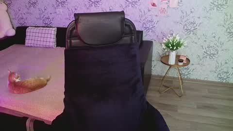 Annie online show from 12.26.24