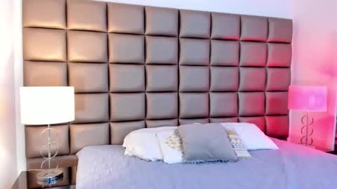 Snapshot of annyhizzle chatting on 01.14.25 online show from 01.14.25