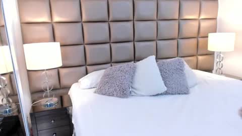 Snapshot of annyhizzle chatting on 01.29.25 online show from 01.29.25