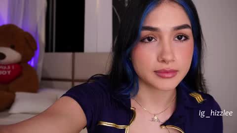 Snapshot of annyhizzle chatting on 05.17.26 online show from 05.17.26