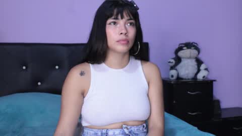 Snapshot of annyt_ chatting on 11.26.25 anny online show from 11.26.25