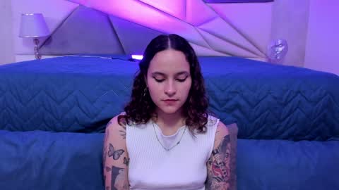 Snapshot of annythomsonn chatting on 01.06.25 AnnyT online show from 01.06.25