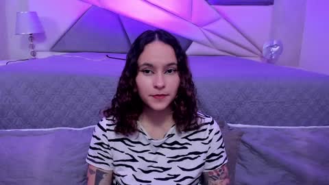 Snapshot of annythomsonn chatting on 01.08.25 AnnyT online show from 01.08.25