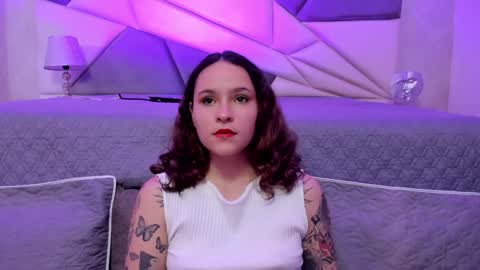 Snapshot of annythomsonn chatting on 02.08.25 AnnyT online show from 02.08.25