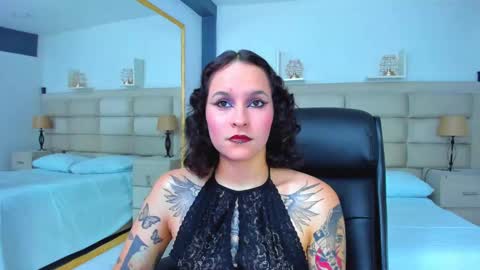 Snapshot of annythomsonn chatting on 09.16.25 AnnyT online show from 09.16.25