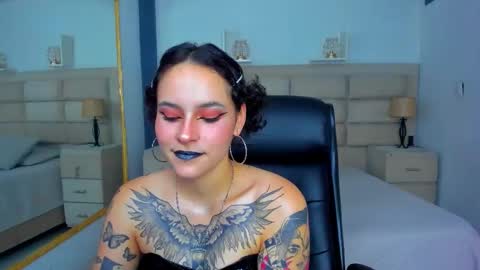 Snapshot of annythomsonn chatting on 09.24.25 AnnyT online show from 09.24.25