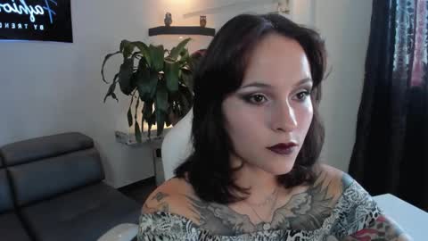 Snapshot of annythomsonn chatting on 09.28.25 AnnyT online show from 09.28.25