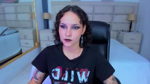Snapshot of annythomsonn chatting on 10.12.25 AnnyT online show from 10.12.25