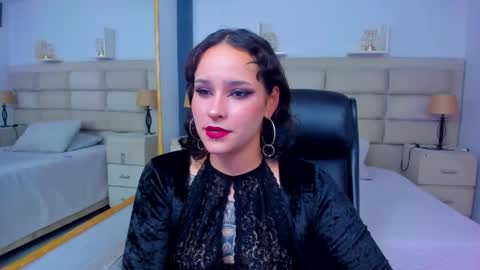 Snapshot of annythomsonn chatting on 10.14.25 AnnyT online show from 10.14.25