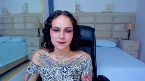 Snapshot of annythomsonn chatting on 10.15.25 AnnyT online show from 10.15.25