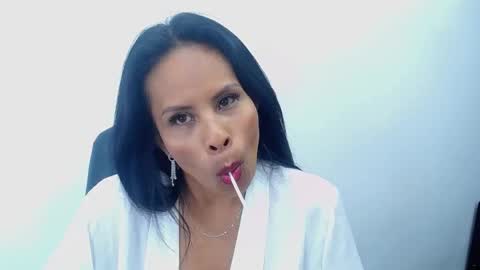 Anthonelaa   online show from 03.06.25