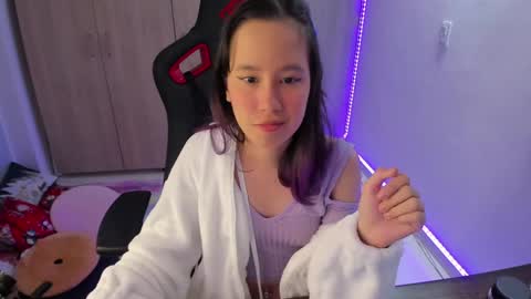 Snapshot of anto_sweet18 chatting on 01.14.25  My birthday is on december 2nd surprise me with a gift from my amazonlist online show from 01.14.25