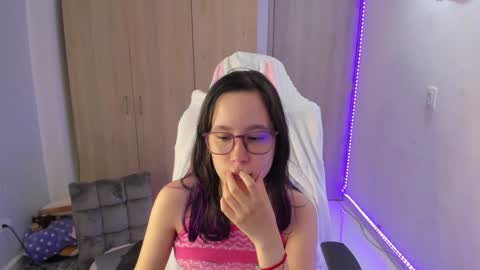 Snapshot of anto_sweet18 chatting on 02.08.25  My birthday is on december 2nd surprise me with a gift from my amazonlist online show from 02.08.25