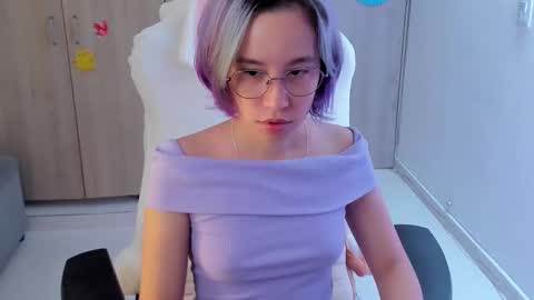 Snapshot of anto_sweet18 chatting on 09.11.25  My birthday is on december 2nd surprise me with a gift from my amazonlist online show from 09.11.25