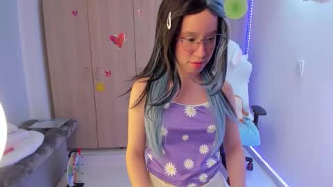 Snapshot of anto_sweet18 chatting on 09.26.25  My birthday is on december 2nd surprise me with a gift from my amazonlist online show from 09.26.25