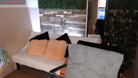 Snapshot of antolyh_c chatting on 02.19.25 antolyh_c online show from 02.19.25