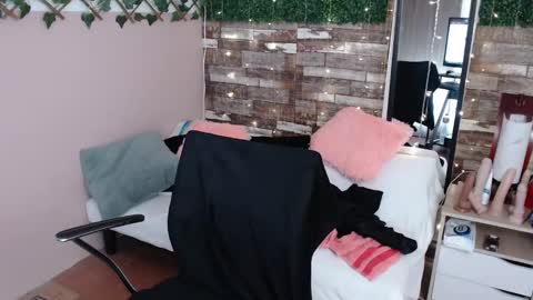 Snapshot of antolyh_c chatting on 03.04.25 antolyh_c online show from 03.04.25