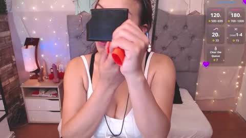 Snapshot of antolyh_c chatting on 11.21.25 antolyh_c online show from 11.21.25