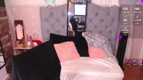 Snapshot of antolyh_c chatting on 12.01.25 antolyh_c online show from 12.01.25