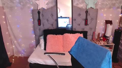 Snapshot of antolyh_c chatting on 12.15.25 antolyh_c online show from 12.15.25