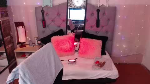 Snapshot of antolyh_c chatting on 02.05.26 antolyh_c online show from 02.05.26