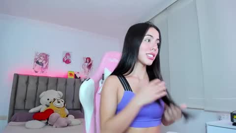 Snapshot of antonella_28_ chatting on 01.13.25 Antonella online show from 01.13.25