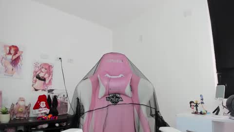 Snapshot of antonella_28_ chatting on 12.18.25 Antonella online show from 12.18.25