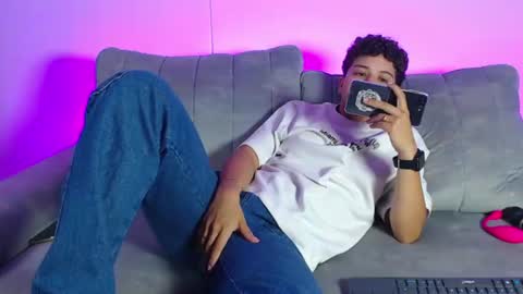 Snapshot of antonella_cruz02 chatting on 06.18.26 anto ford02 online show from 06.18.26