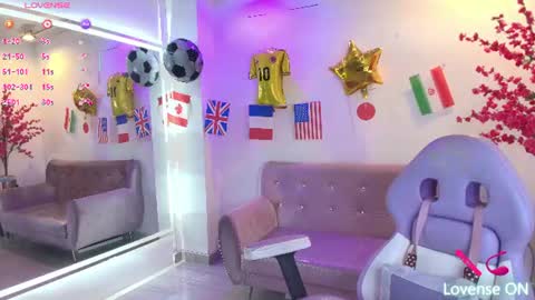 Snapshot of antonella_wiild chatting on 06.25.26 Antonella online show from 06.25.26
