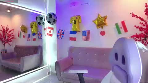 Snapshot of antonella_wiild chatting on 07.17.26 Antonella online show from 07.17.26