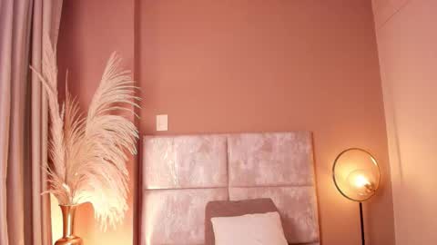 AntonellaHall  online show from 03.04.26