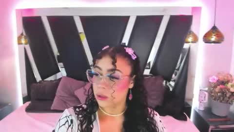 A N T O N E L L E  online show from 11.25.25