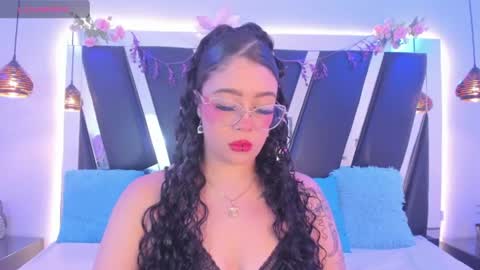 A N T O N E L L E  online show from 06.25.26