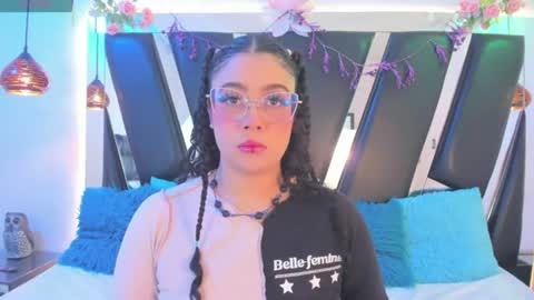 A N T O N E L L E  online show from 07.10.26